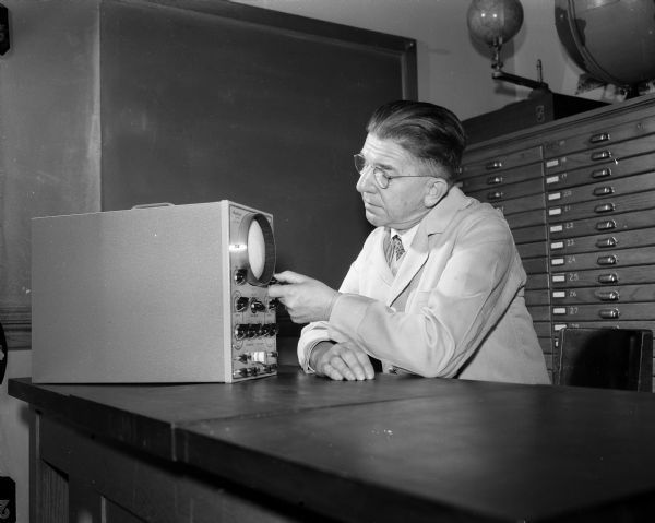 1951 - Oscilloscope